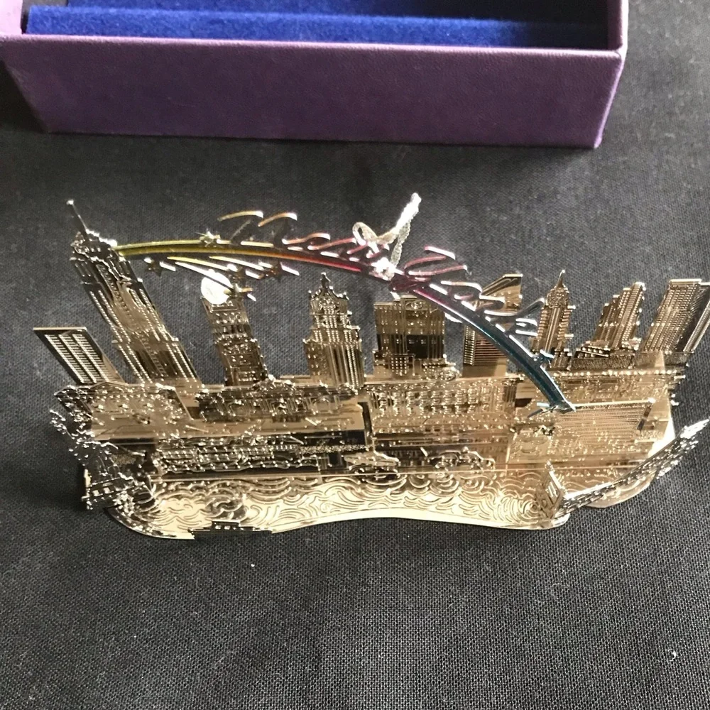 Too Hands -  Stainless Steel New York Skyline Ornament Decor